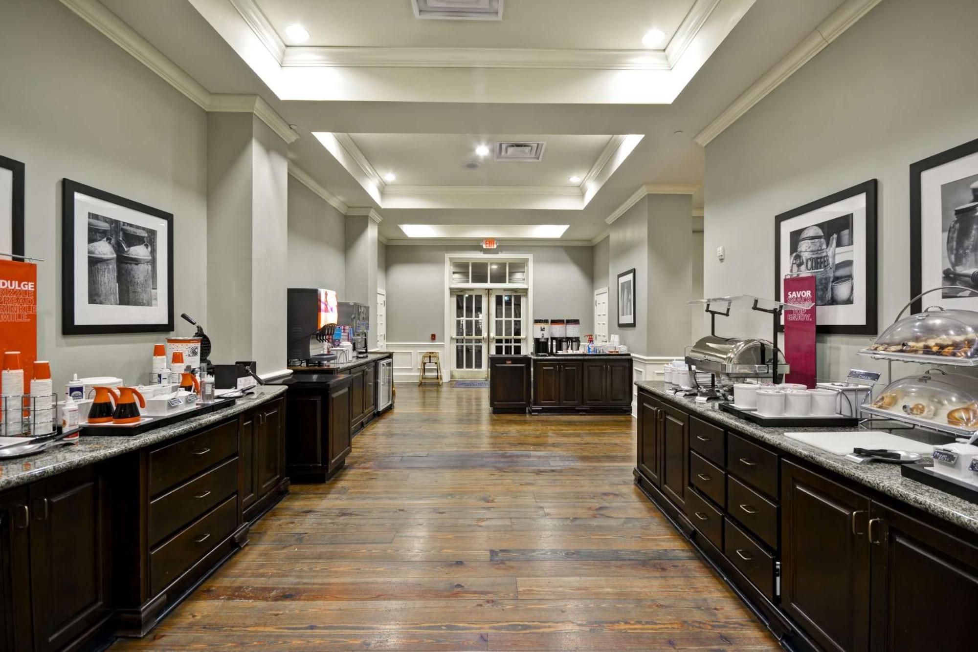 Hampton Inn & Suites Savannah Historic District Buitenkant foto